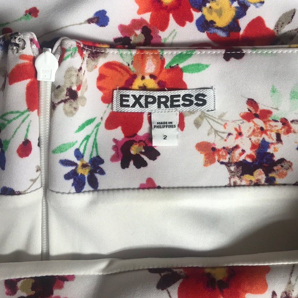 EXPRESS Floral Set - Picture 7 of 9